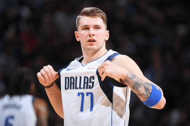 而詹姆斯则 而詹姆斯则